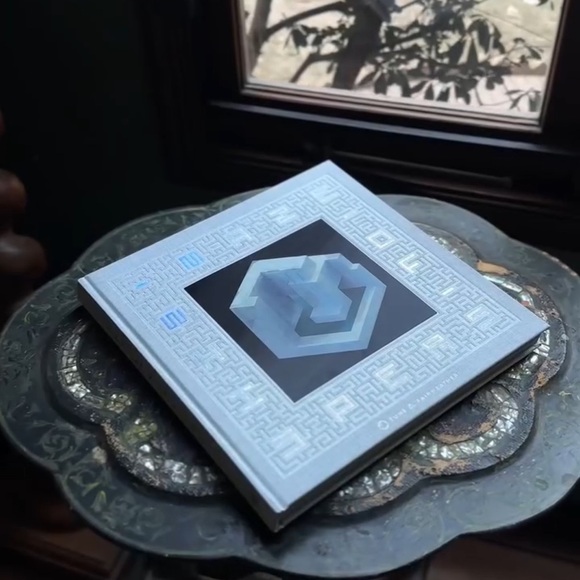 New 
Maze of Whispers: The Art‎ of Mari Zand - Picture 4 of 12